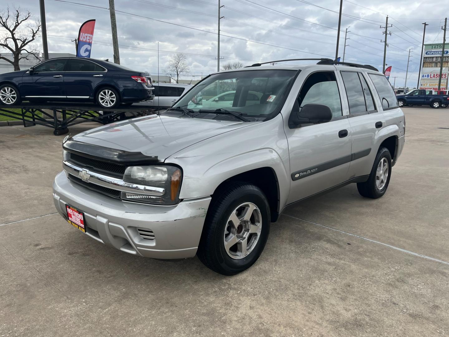 2004 SILVER /black Chevrolet TrailBlazer LS 2WD (1GNDS13S242) with an 4.2L L6 DOHC 24V engine, 4-Speed Automatic Overdrive transmission, located at 14700 Tomball Parkway 249, Houston, TX, 77086, (281) 444-2200, 29.928619, -95.504074 - Photo#2